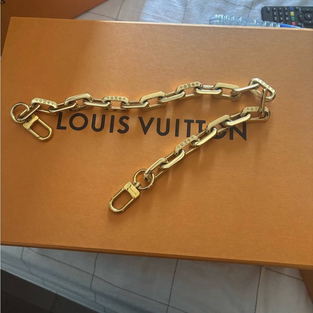 Louis Vuitton Black Belt Bag with Monogram Design - Picture 6 of 12